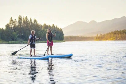 Paddleboard și bărci gonflabile: distrați-vă pe apă în această vară